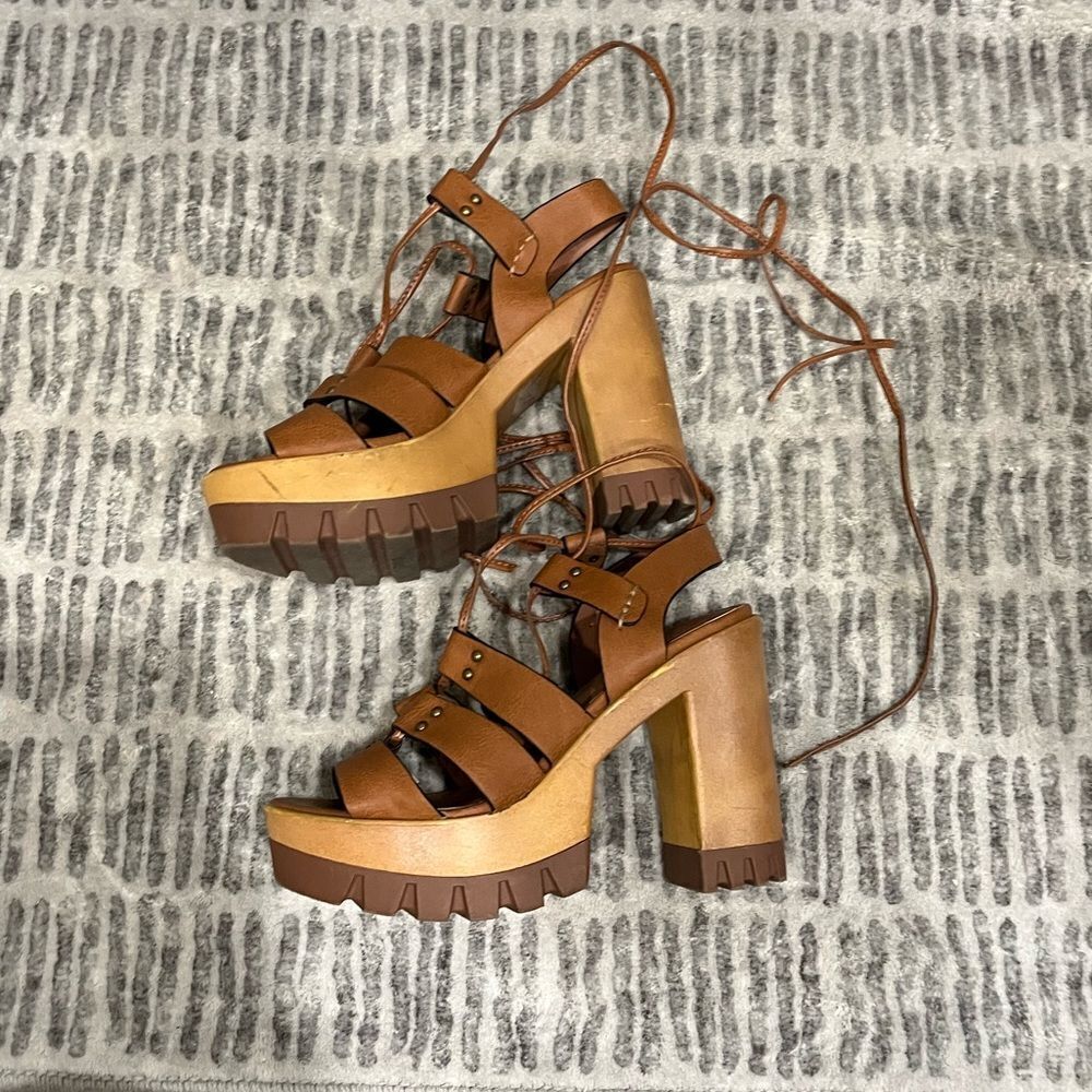 Wild Diva Lounge Gladiator Sandal Chunky Heels Lace Up Leather Brown Size 5.5